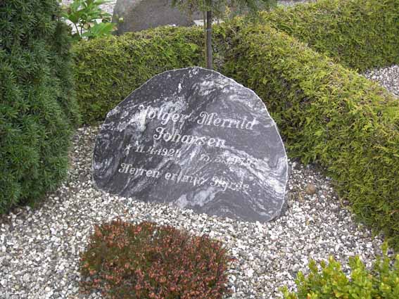 Billede af gravsten på Assing Kirkegård