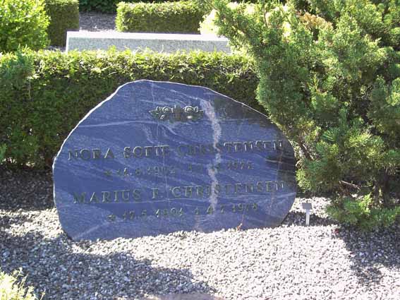 Billede af gravsten på Assing Kirkegård
