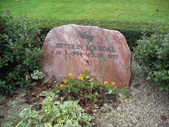 Billede af gravsten på Helligsø Kirkegård