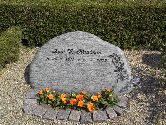 Billede af gravsten på Janderup Kirkegård