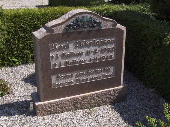 Billede af gravsten på Kølkær Kirkegård