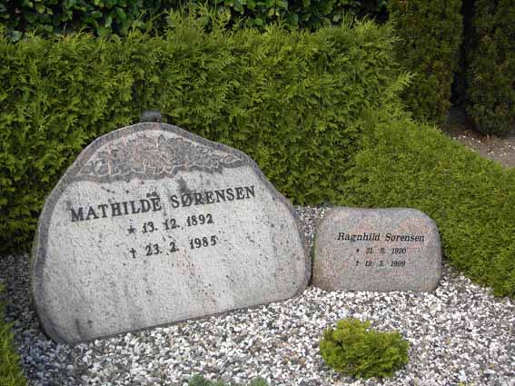Billede af gravsten på Sdr. Felding Kirkegård