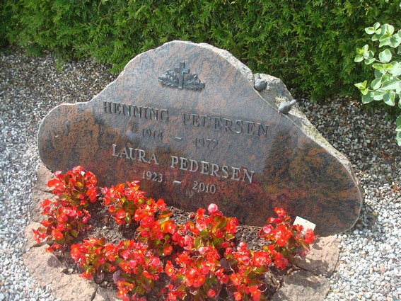 Billede af gravsten på Skarrild Kirkegård