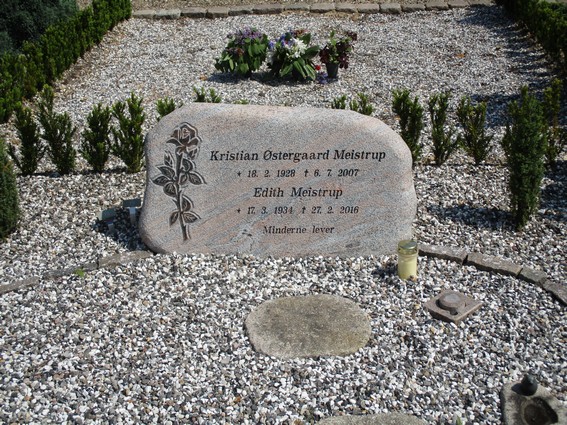 Billede af gravsten på Troldhede Kirkegård