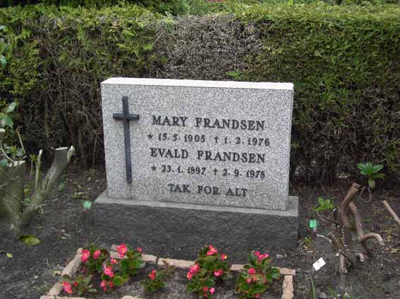 Billede af gravsten på Troldhede Kirkegård