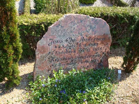 Billede af gravsten på Videbæk Kirkegård