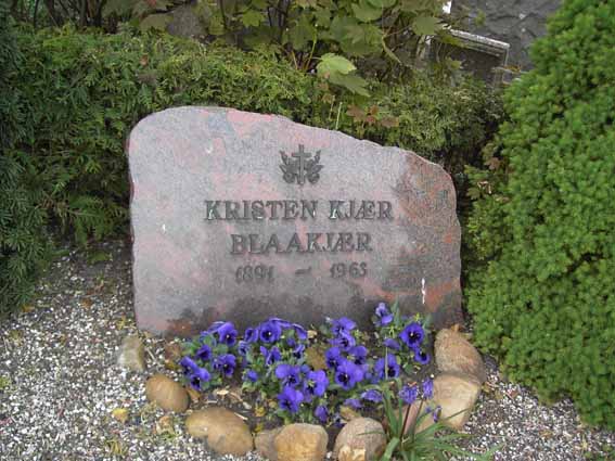 Billede af gravsten på Vind Kirkegård