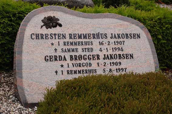 Billede af gravsten på Vorgod Kirkegård